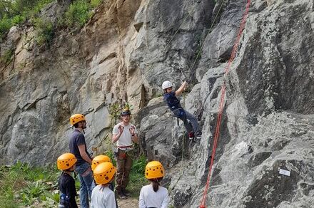 Escalade sur site naturel avec Pep'S Nature