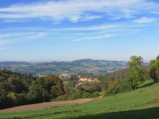 larajasse-vue-sur-le-village-©OTIMDL (1)